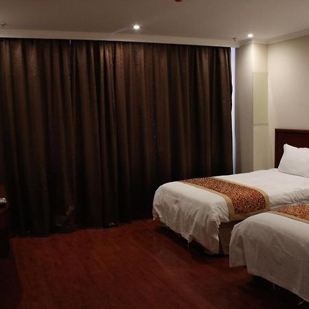 Greentree Inn Shanghai Pudong Airport Wild Animal Park Express Hotel Nanhui Dış mekan fotoğraf