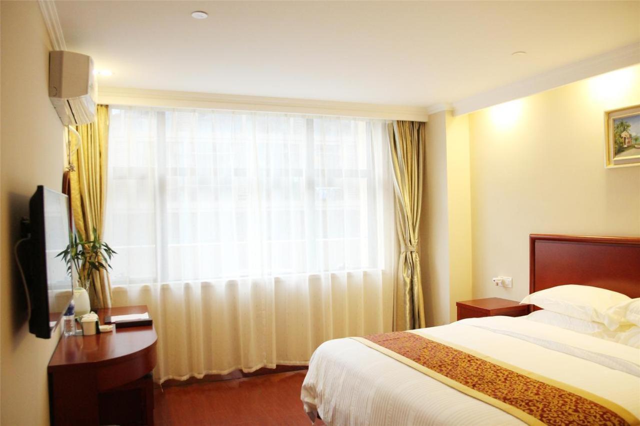 Greentree Inn Shanghai Pudong Airport Wild Animal Park Express Hotel Nanhui Dış mekan fotoğraf